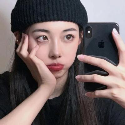 如月微笑